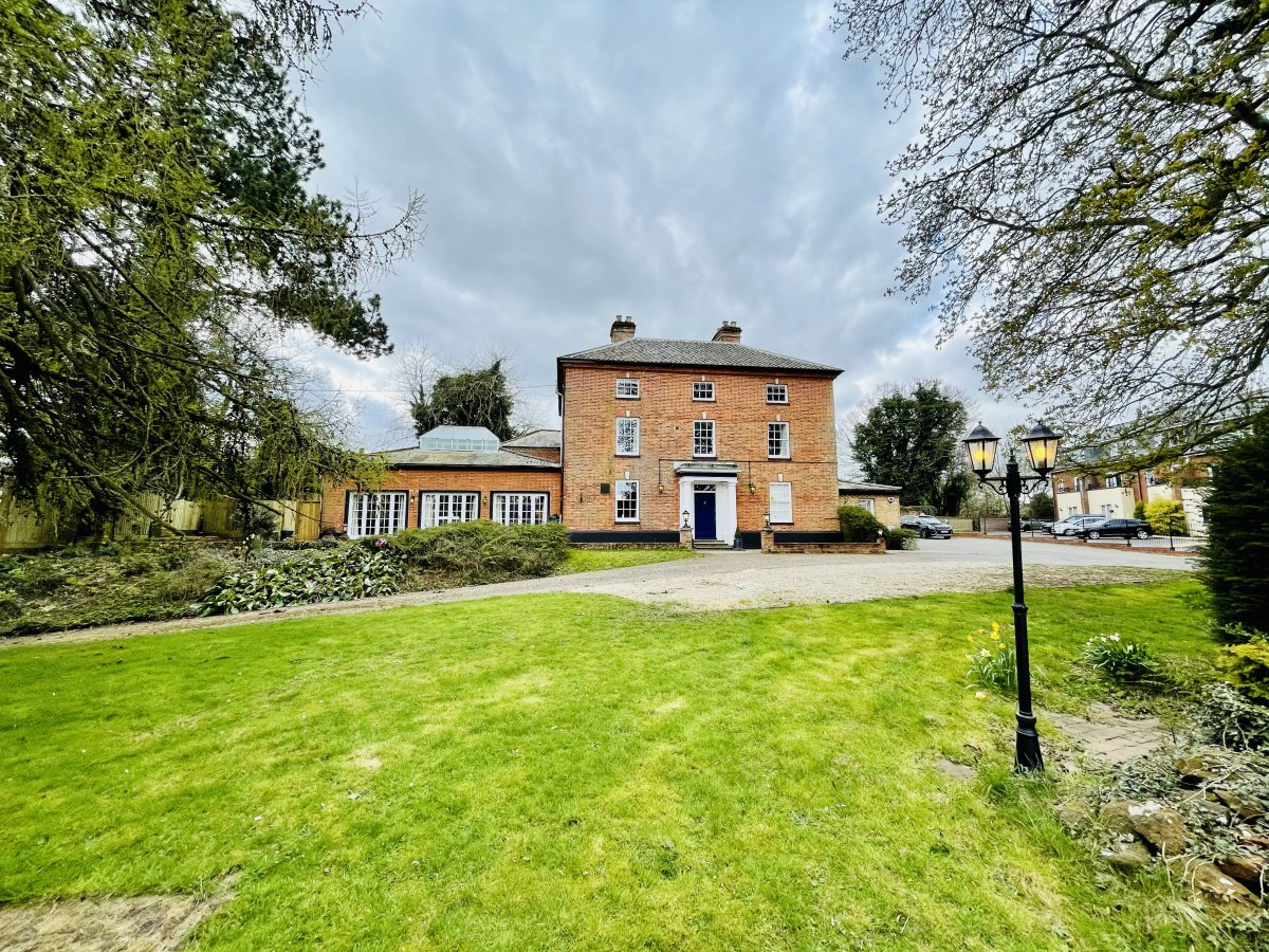 Lydney House - front aspect of exterior with lawn